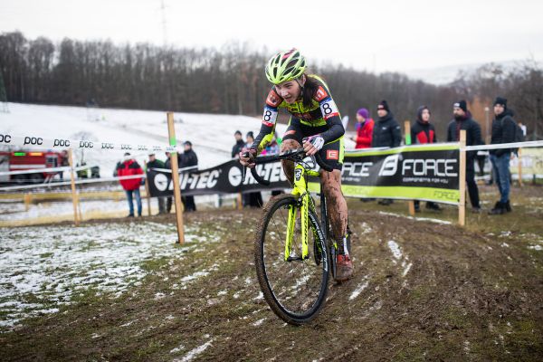 Kamila Janů bojovala s Janou Czeczinkarovou o stříbro