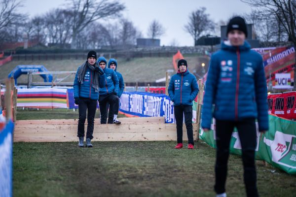 Česká reprezentace na obchůzce okruhu