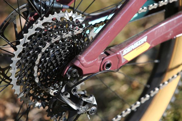 GT Sensor Carbon Expert