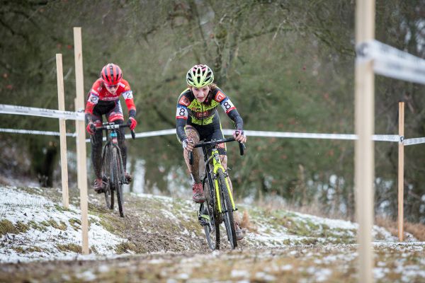 Kamila Janů prohání Janu Czeczinkarovou