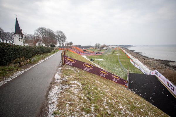 Nejzažší místo a první zdolání valu