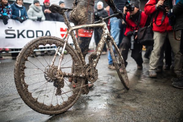 Jan Škarnitzl objel závod na jediném kole a skončil 5.