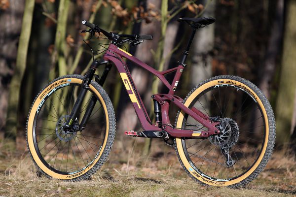 GT Sensor Carbon Expert