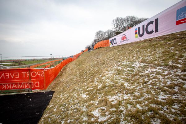Hodně zajímavá pasáž na odkloněném svahu