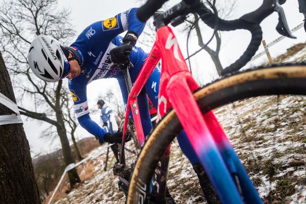 Štyby ladí tlaky a upouští pod 1,25 bar.