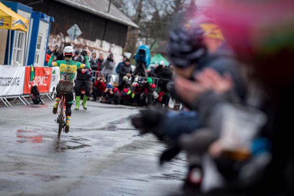 Pavla Havlíková přejíždí cilovou čáru