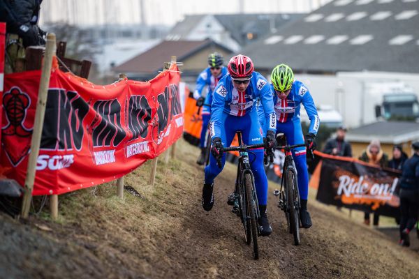 Čeští eliťáci najíždějí trať