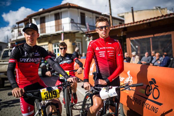 Afxentia 2019 - 3. den - Ondra Cink s juniory Zatloukalem a Tlamkou