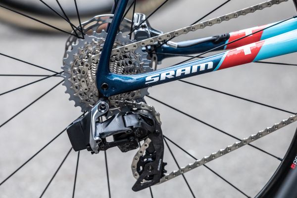 nový Sram Red eTap