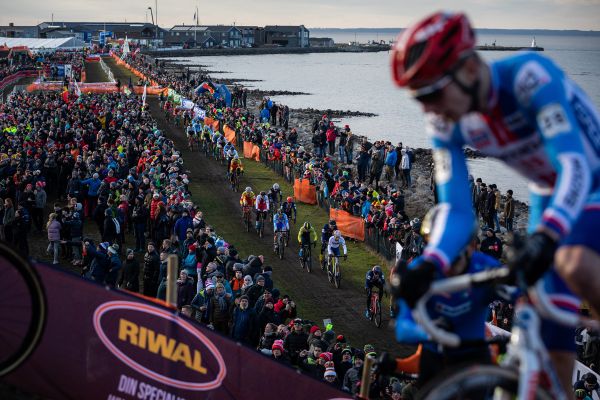 Od první zatáčky se jelo v jedné lajně