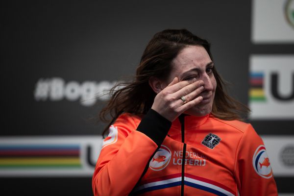 Smutná Lucinda Brand