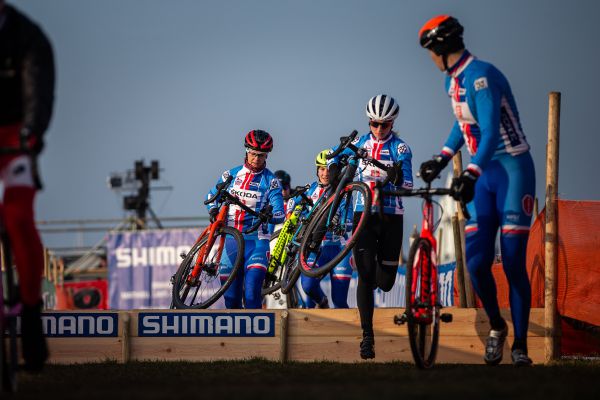 Petr Dlask na trati s českými reprezentantkami