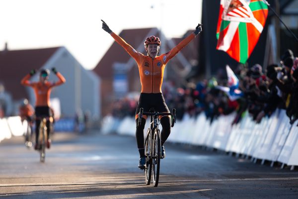 Inge van der Heijden vítězí