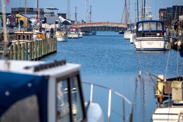 Lodě jsou v Bogense všude kolem cyklokrosu