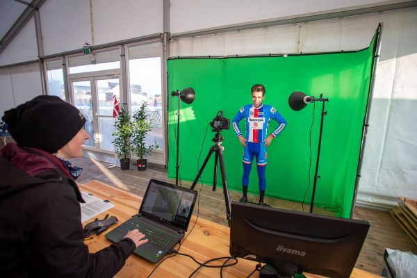 Jakub Ťoupalík při focení do televize