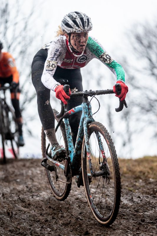 Jolanda Neff si s blátem hlavu nelámala