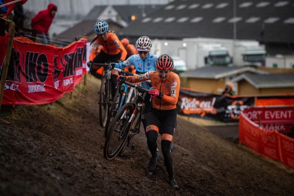 Sanne Cant mezi holandskou přesilou