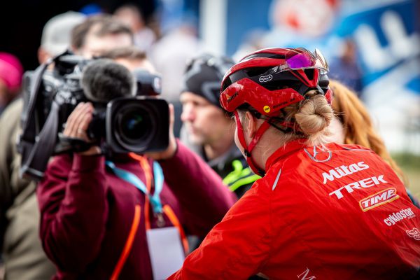 ČP XCO 2019 #2 - Jana Czeczinkarová dává rozhovor do ČT