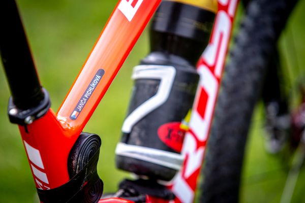 Kross Earth Jany Pichlíkové