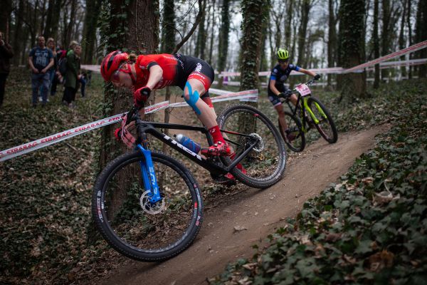 Jana Czeczinkarová na čele závodu žen