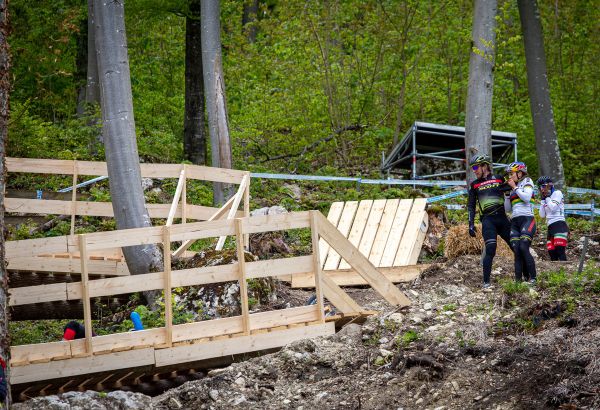 SP XCO #1 2019 - Přesto se padá... mrkněte na výrazy Kate, Thomase...