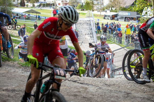 Zmatky po startu, do kterých se zapletly i Češky