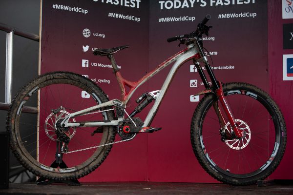 vítězný Commencal Amaury Pierrrona