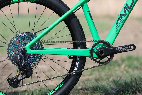 Amulet 26 Youngster Carbon