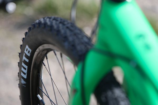 Amulet 26 Youngster Carbon