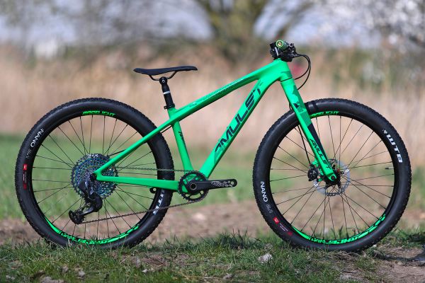 Amulet 26 Youngster Carbon