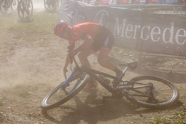 Honza Škarnitzl odnesl stgart pádem...