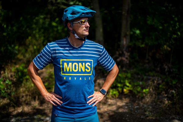 MONS Royal oblečení