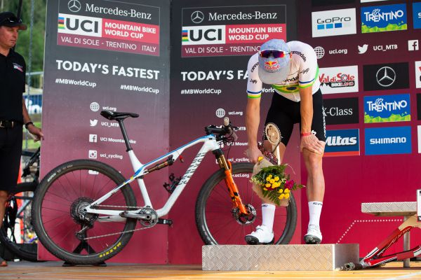 Avancini nechal na trati vše