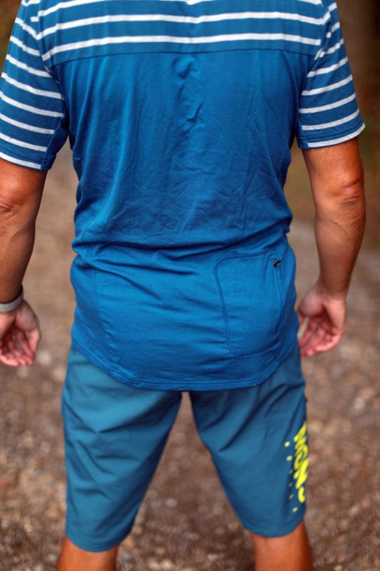 MONS Royal oblečení