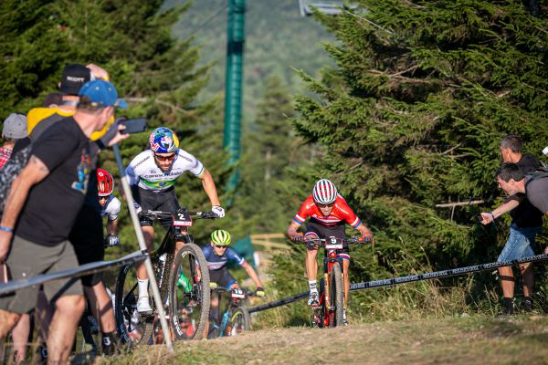 SP Snowshoe 2019 - Ondřej Cink se dere dopředu