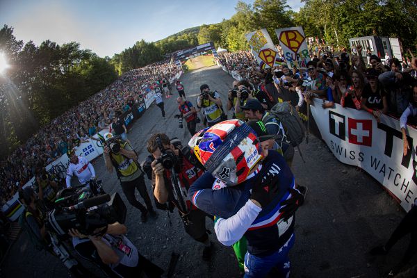 Loic Bruni a Troy Brosnan.