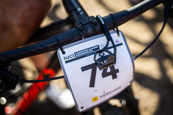 Místo Garminu dovezl JK do cíle hlínu