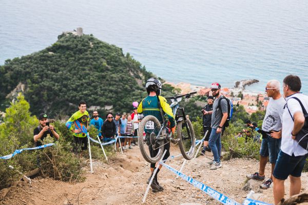 Petr Leták s porouchaným bicyklem