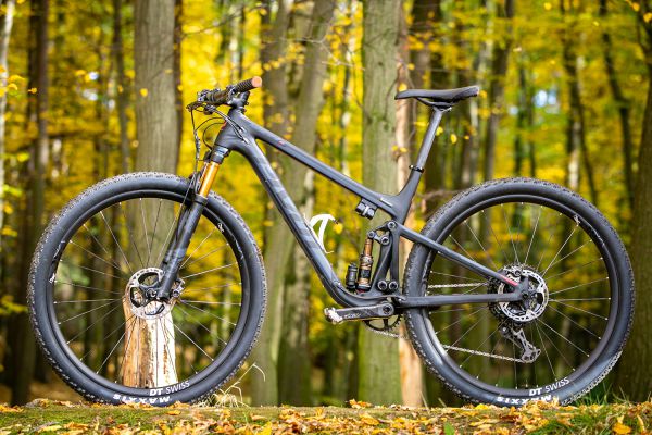 Pivot Mach 4 SL World Cup Live Valve