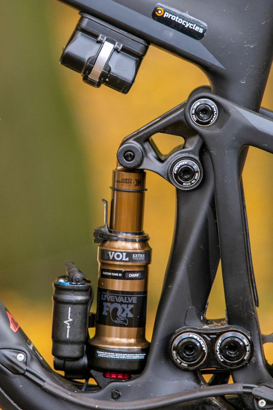 Pivot Mach 4 SL World Cup Live Valve