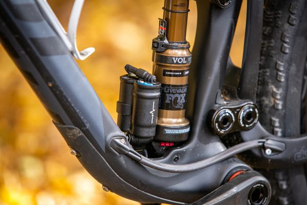 Pivot Mach 4 SL World Cup Live Valve