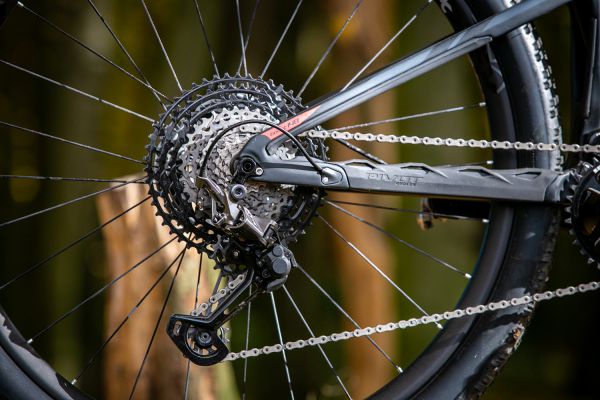 Pivot Mach 4 SL World Cup Live Valve