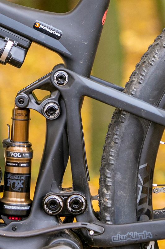 Pivot Mach 4 SL World Cup Live Valve