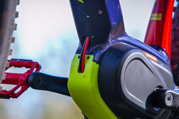 Crussis E-Largo 8.5 S