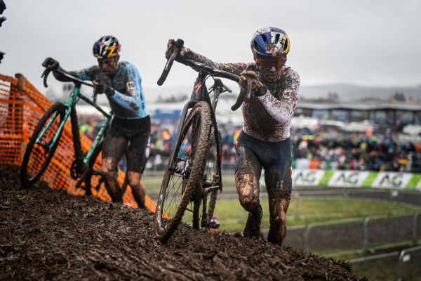 Tom Pidcock a Wout van Aert