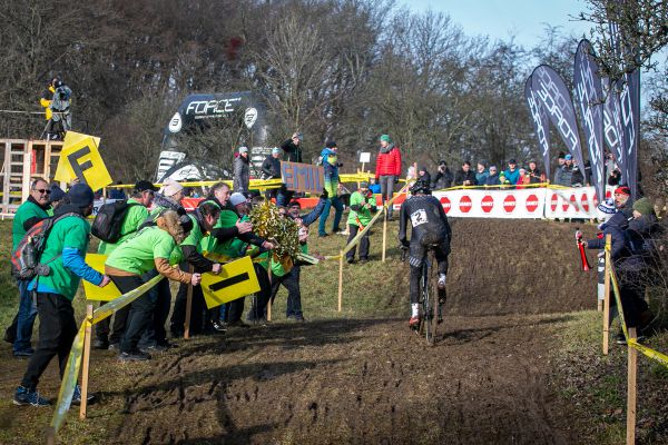 MČR CX 2020 - fanoušci hnali Hekeleho i v závěru posledního kola...