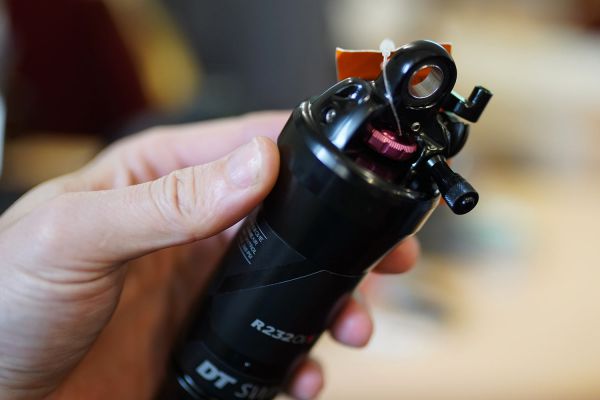 DT Swiss odpružení 2021