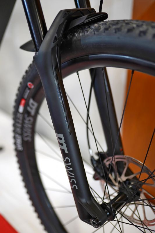 DT Swiss odpružení 2021