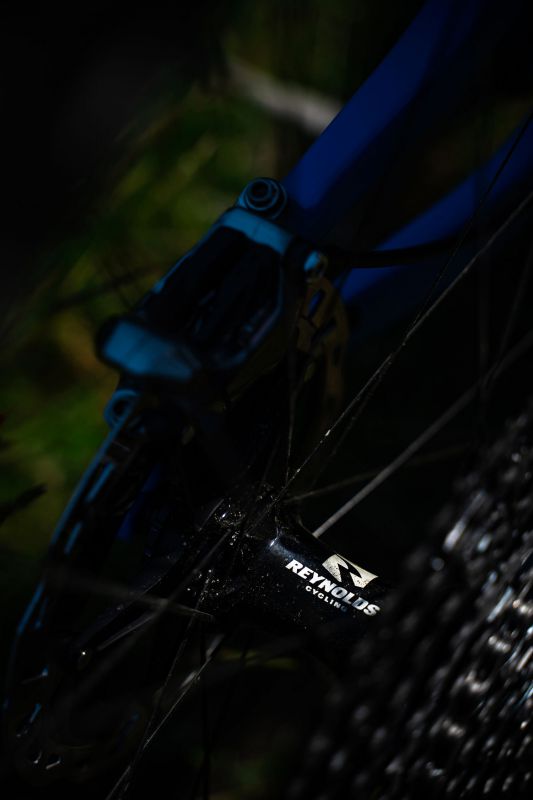 Pivot Switchblade 2020