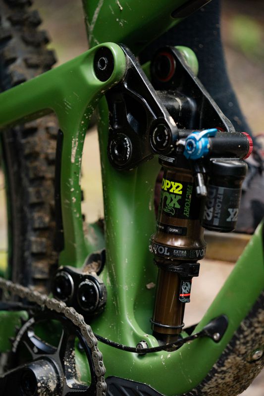 Pivot Switchblade 2020